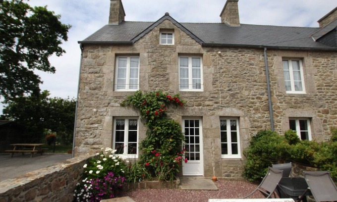 Les Pieux Cottage | Charmante maison normande avec jardin clos, cheminée, Wi-Fi et animaux admis