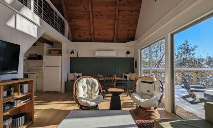 Flat Hollow Marina Cabine | Charming Norris Lake Cabin with views and boat slip @ Marina!