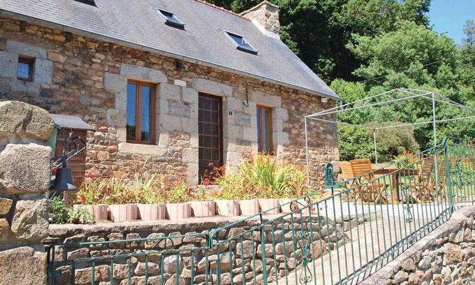 Lezardrieux Maison | Charming old stone fisherman's house with beautiful panoramic view over the mouth of the Trieux.