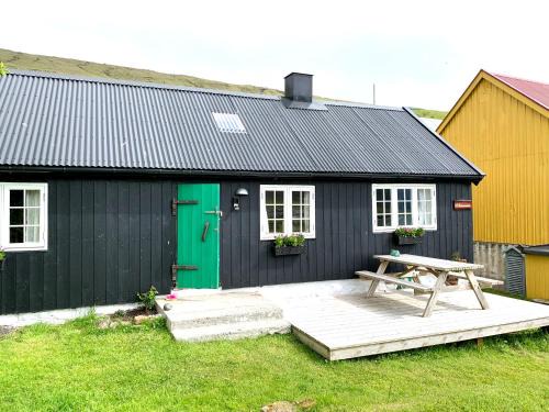 Hvalba Maison | Charming old style shanty