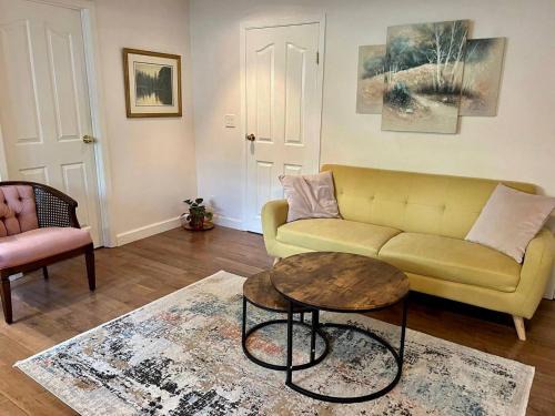District of North Vancouver Maison | Charming one bedroom suit