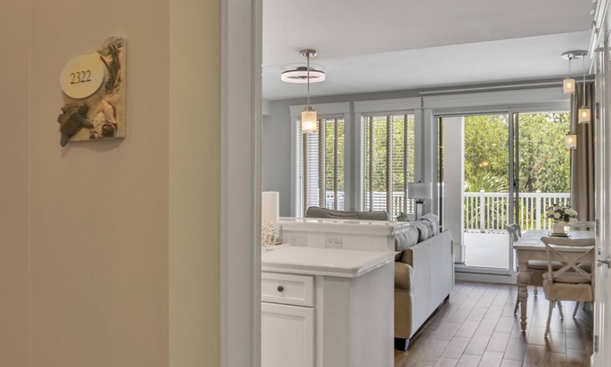 Villa Lago Copropriété | Charming One-Bedroom Unit: Balcony, Kitchen, Washer/Dryer for Your Convenience at Sandestin Golf and Beach Resort!