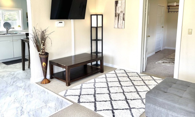 Tillicum Maison | Charming one bedroom near Amazon, JBLM, and American lake