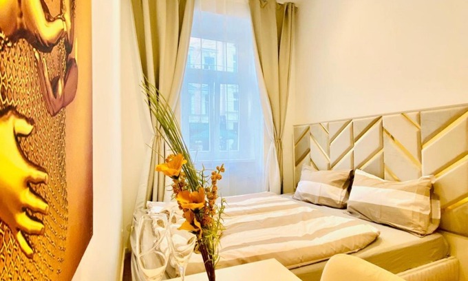 Ottakring Appartement | Charming Ottakring Room with Incredible City Views