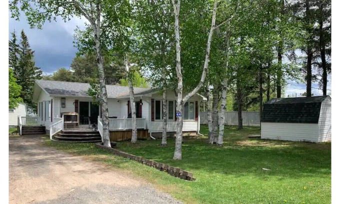 The Bluff Cabine | Charming Parlee Beach Vacation cottage