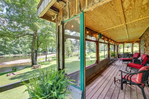 Parsons Maison | Charming Parsons Cabin with Grill on the Cheat River