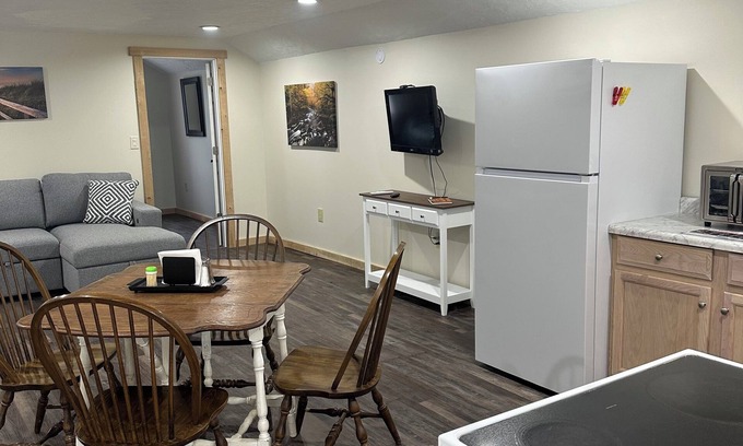 Conneaut Lake Appartement | Charming pet friendly 1-bedroom apartment with WiFi, AC in quaint Conneaut Lake