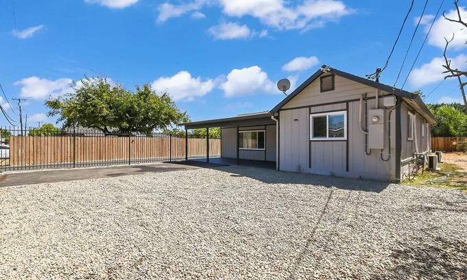 Olivehurst Maison | Charming pet-friendly 2-bedroom house with WiFi, AC in beautiful Olivehurst