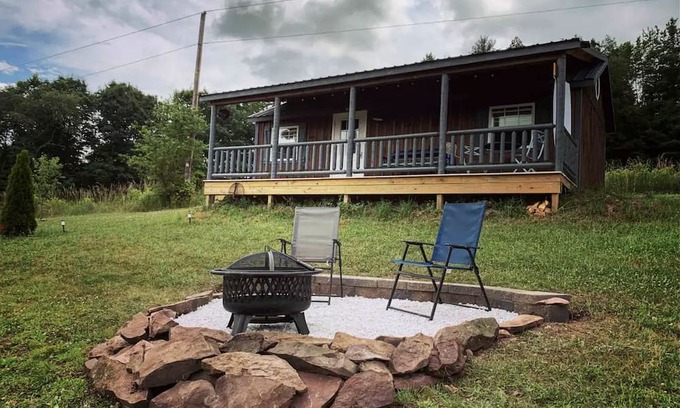 Ringtown Cabine | Charming Pet-Friendly Log Cabin Rental for Relaxing Getaways in Ringtown, Pennsylvania