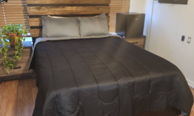 Dallas Lit Et Petit-Déjeuner | Charming Private 1-Bedroom in Main House with WiFi and AC in serene Dallas, Tx