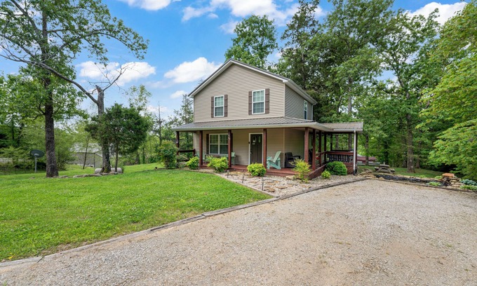 Clarkson Maison | Charming! Private and cozy Nolin Lake cottage near Mammoth Cave National Park.