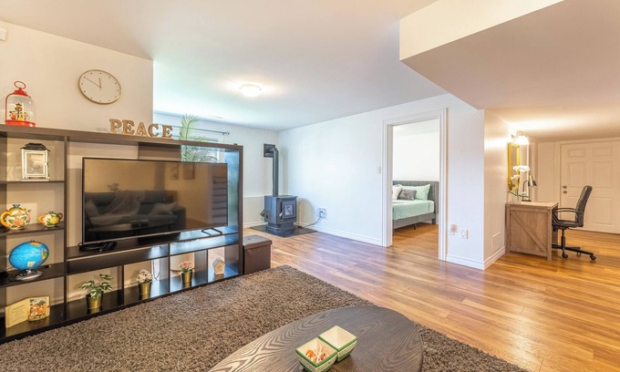 Halifax Appartement | Charming private basement apartment with kingsize bed in brilliant Halifax
