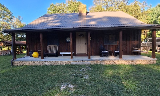 Brookville Cabine | Charming Private Cabin that is cozy and quiet. Sleeps 7 with two bathrooms.
