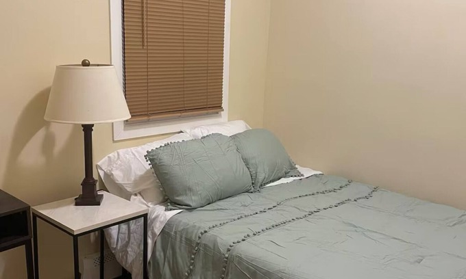 Newark Appartement | Charming private room in delightful Newark with WiFi, AC