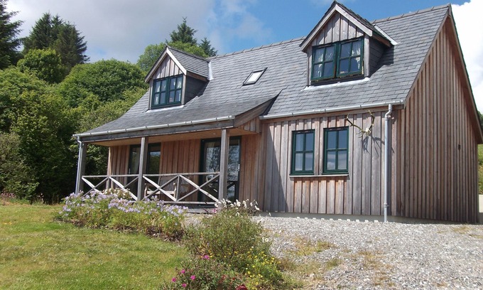 Teangue Maison | Propriété de charme donnant sur la plage de Knock Bay et au-delà à Knoydart