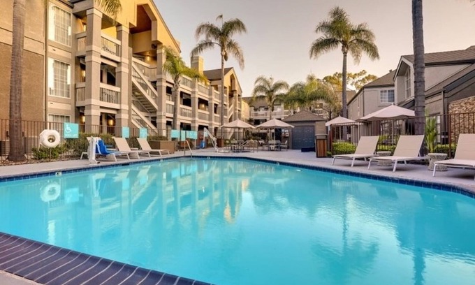 Sunnyvale Hôtel | 4 Charming Suites w/ Pet-Friendly Rooms, BBQ Area & Fresh Breakfast