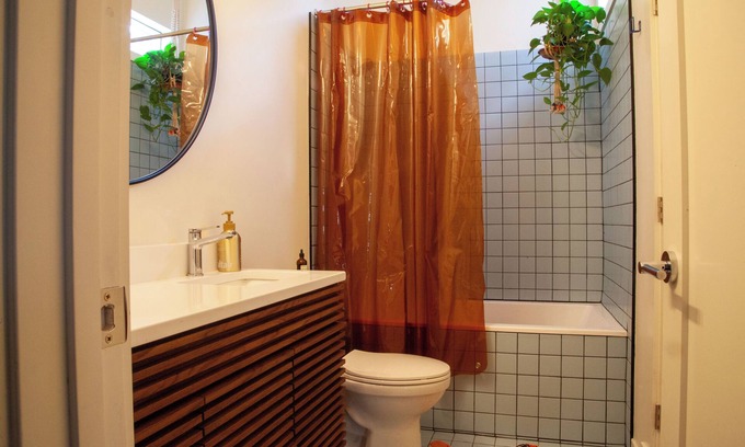 Schnitzelburg Maison | Charming Quiet Urban Retreat Near Restaurants and Bars in Germantown