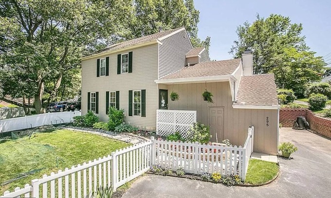 Wayne Maison | Charming Radnor Home With Yard Hosted By Stay Rafa