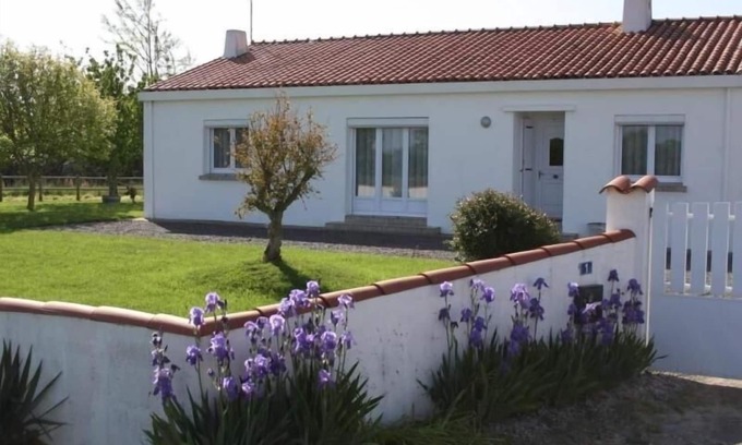 Chateau-d'Olonne Cottage | Maison rénovée avec grand jardin, proche des Sables-d'Olonne, 4 chambres, terrasse et Wifi