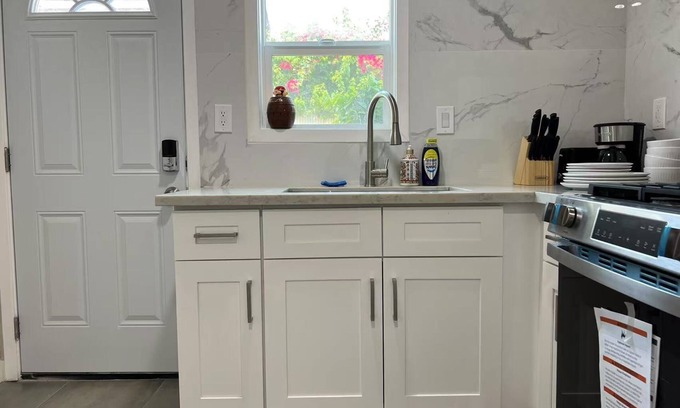 Walnut Valley Maison | Charming remodeled 1 bedroom /1 Bath with AC, WiFi in awesome Baldwin Park