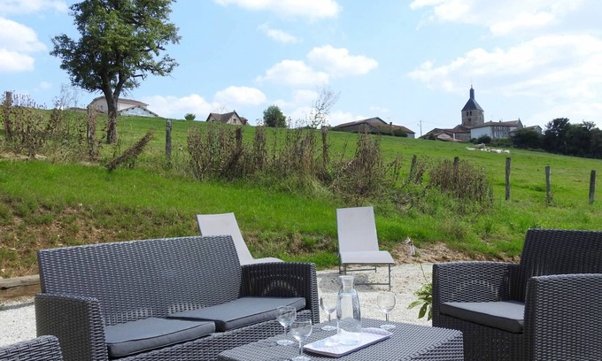 Dommartin-le-Franc Cottage | Gîte rénové à Dommartin-le-Franc : confort, verdure et activités à proximité du lac du Der