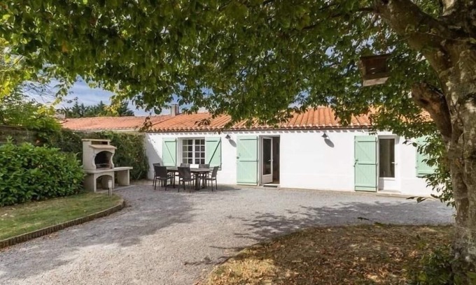 Villeneuve-en-Retz Cottage | Ferme rénovée avec jardin clos, proche plages, Pornic et Nantes - vélos, terrain de pétanque, équipements bébé