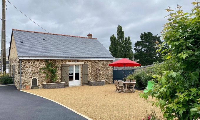 Mesanger Cottage | Gîte rénové au calme avec jardin, terrasse et accès à une plage aménagée