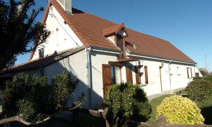 Verneix Cottage | Ravissante Fermette Rénovée avec Jardin Clos, Cheminée et WiFi - Animaux Acceptés