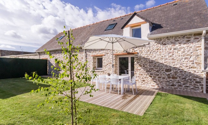 Donges Cottage | "Charmante Écurie Rénovée, Proche Plages & Centre Ville, Jardin Privatif, Animaux Acceptés"