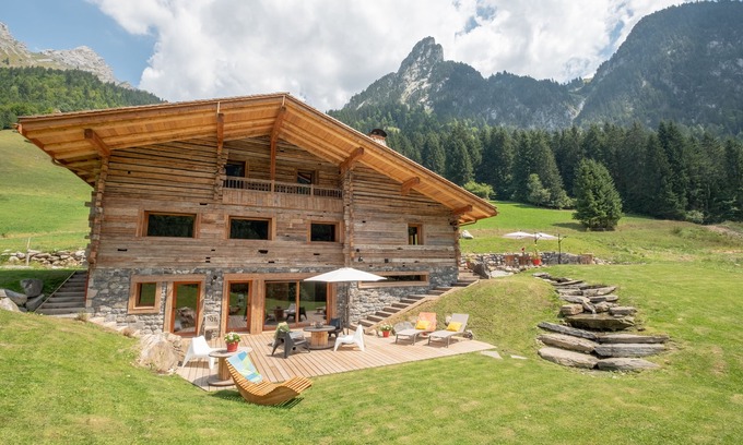 Manigod Chalet De Ski | Location de charme avec piscine et sauna