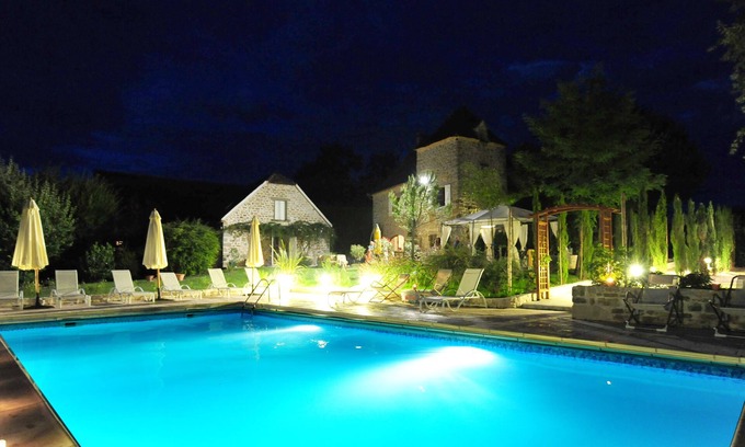 Vayrac Villa | Belle demeure de charme, parfaite pour communier en famille ou entre amies.