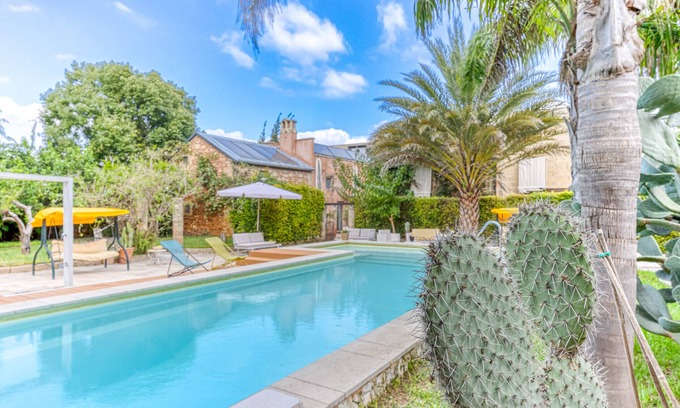 Patu Villa | Demeure de charme avec grande piscine et parc