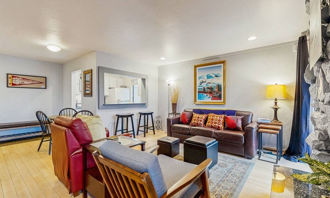 Warm Springs Copropriété | Condo confortable w / bain à remous partagé à distance de marche des remontées mécaniques
