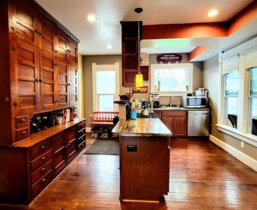 Fort Atkinson Maison | Charming Restored 1891 House