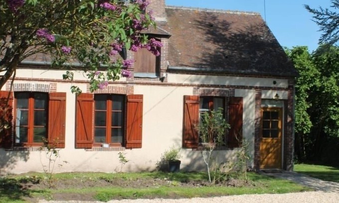 Dampierre-sur-Avre Cottage | Gîte cosy avec jardin, cheminée et vélos en Normandie