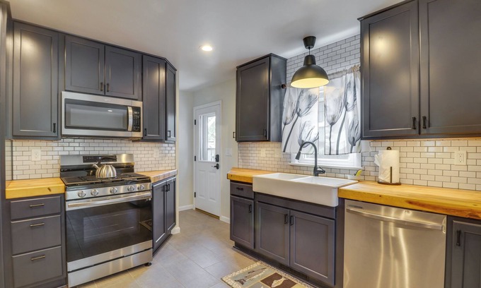 Fry's Spring Maison | Charming Retreat in Charlottesville w/ Deck!