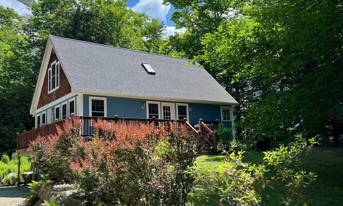 Northwood Maison | Charming Retreat, perfect family getaway, in tree farm with 100 & 80ac ponds