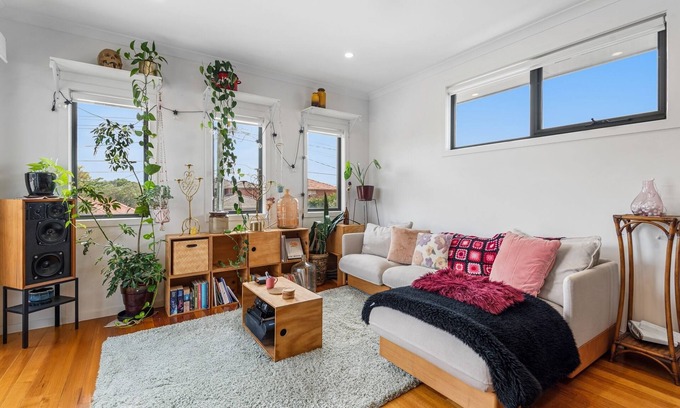 Brunswick North Maison | Charming Retro Townhouse in Vibrant Coburg
