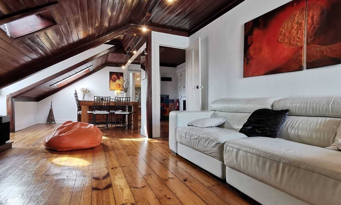 Misericordia Appartement | Charming River View Loft