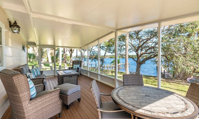 Sebastian Cottage | Charming Riverfront 2/2 Cottage with Private Docks, Wifi, Cable, and A/C