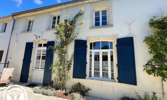 Damvix Cottage | Maison au cœur du Marais Poitevin avec barques, canoës, pédalo et vélos включены