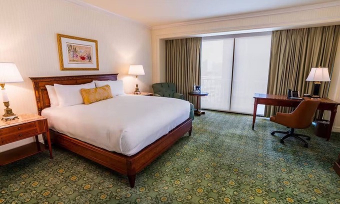 Civic Core Hôtel | Charming Room with Outdoor Pool Oasis | 1 Minute Walk from Gaslamp