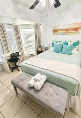 Sandalwood Maison | Charming Room1 in Cozy Jax House