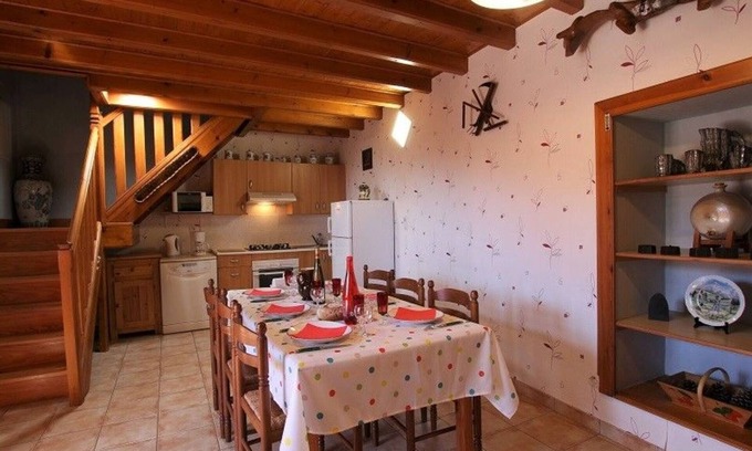 Boisset Cottage | Gîte en pierre avec terrasses, proche de sites médiévaux, idéal pour famille avec équipements bébé.