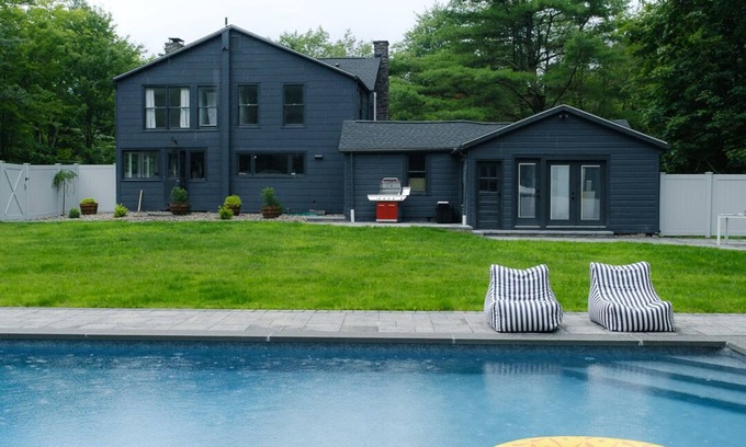Saugerties Maison | Charming rustic home in the Hudson Valley. New Hot Tub! Close to Hunter/Windham