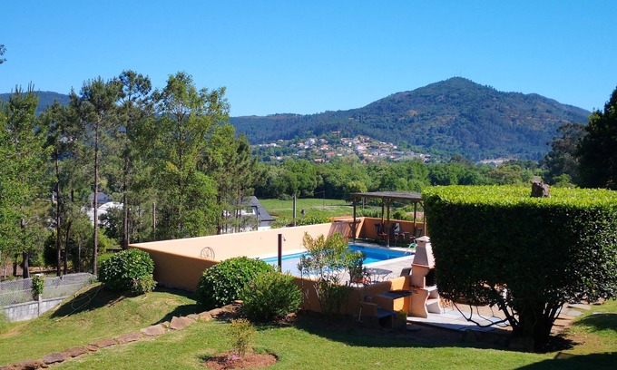 O Rosal Chalet De Ski | Charmant Lodge rustique avec piscine et de belles vues. Marchez jusqu'au bar à tapas et à la plage.
