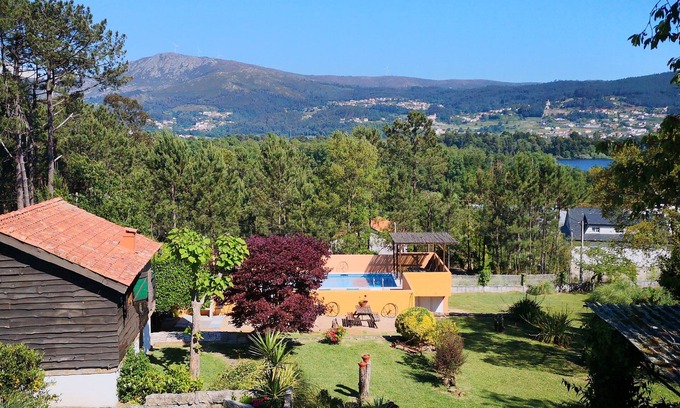 O Rosal Chalet De Ski | Charmant Lodge rustique avec piscine et de belles vues. Marchez jusqu'au bar à tapas et à la plage.