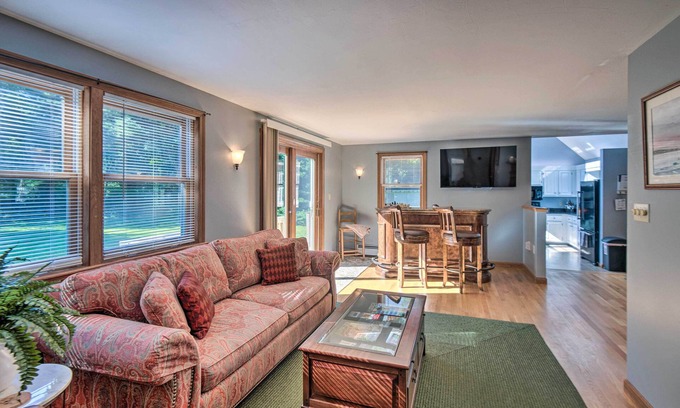 Saco Maison | Charming Saco Home w/ Deck, 5 Mi to Beach!