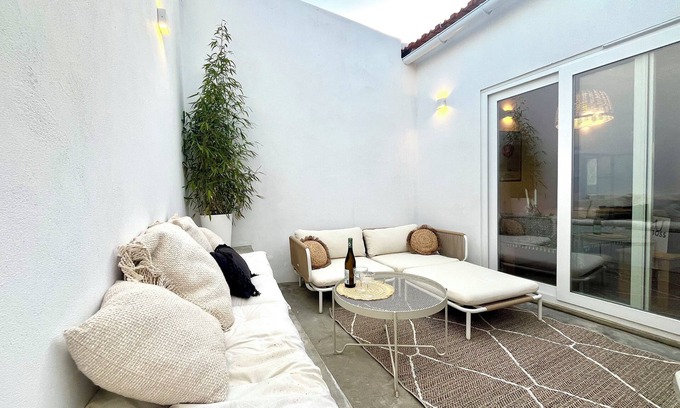 Sao Martinho Maison | Charming Scandi-inspired cottage with terrace and rooftop/30 min to Comporta.