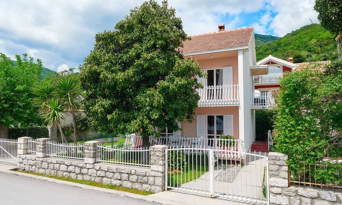 Bijela Villa | Charmante villa en bord de mer Magnolia, 4 * à Bijela, baie de Kotor / 6 personnes